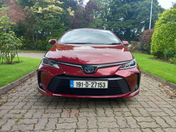 Toyota Corolla Saloon, Petrol Hybrid, 2019, Red
