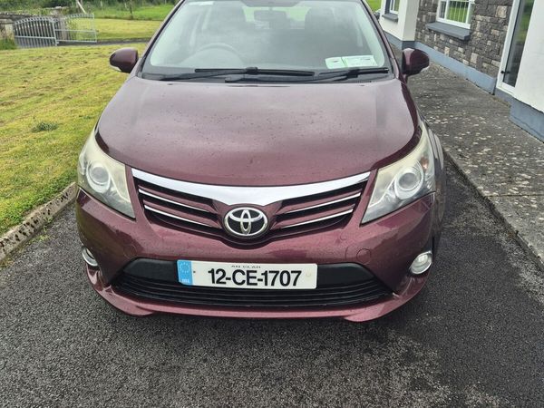 Toyota Avensis Saloon, Diesel, 2012, Red