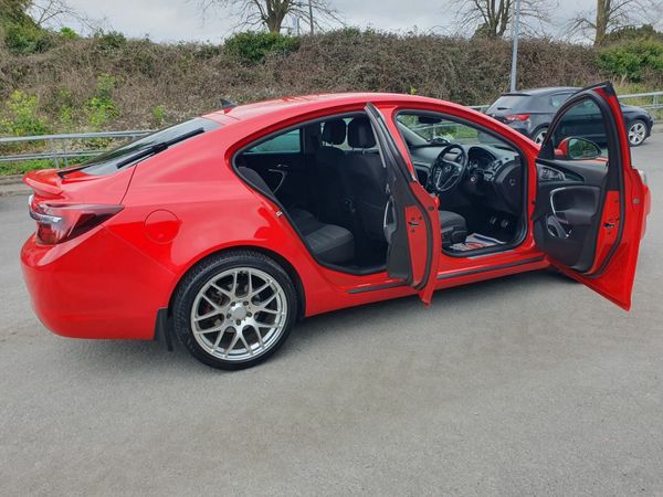 Vauxhall Insignia Hatchback, Diesel, 2014, Red