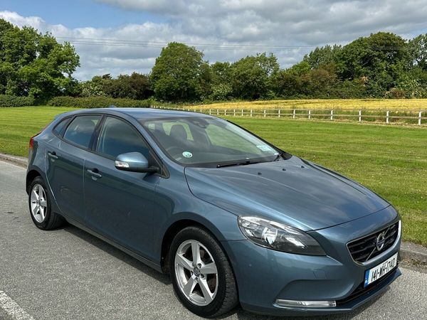 Volvo V40 Hatchback, Diesel, 2014, Blue