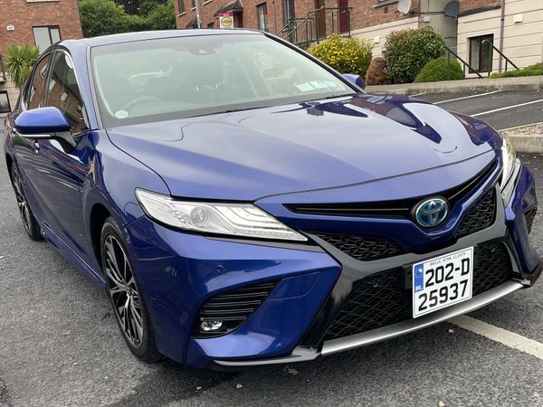 Toyota Camry Saloon, Petrol Hybrid, 2020, Purple