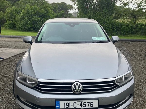 Volkswagen Passat Saloon, Diesel, 2019, Grey