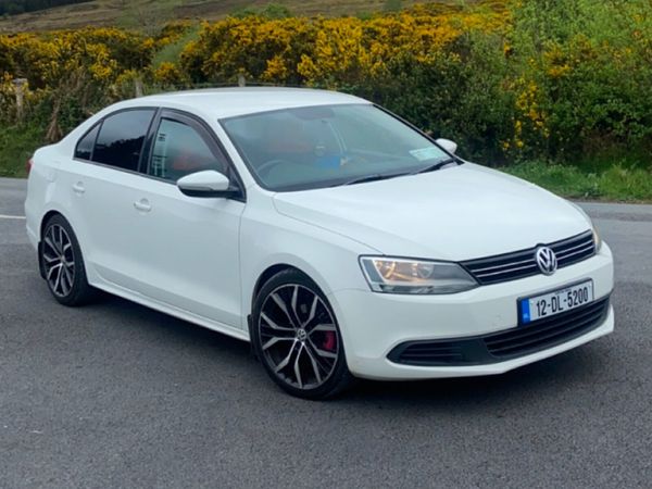 Volkswagen Jetta Saloon, Diesel, 2012, White