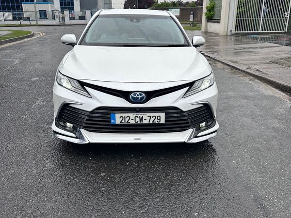Toyota Camry Saloon, Petrol Hybrid, 2021, White
