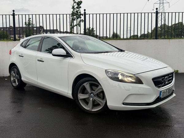 Volvo V40 Hatchback, Petrol, 2013, White