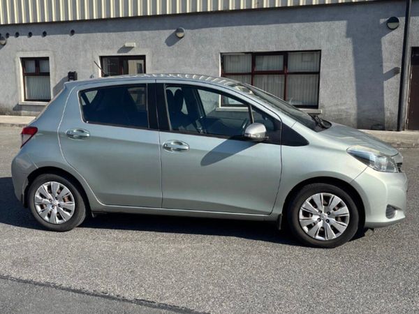 Toyota Yaris Hatchback, Petrol, 2012, Green