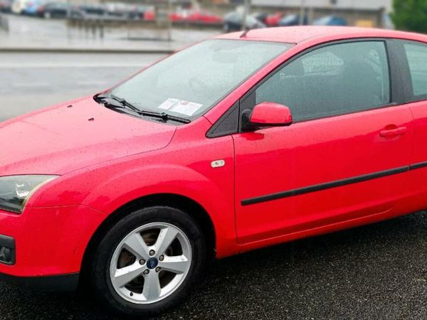 Ford Focus Hatchback, Petrol, 2007, Red