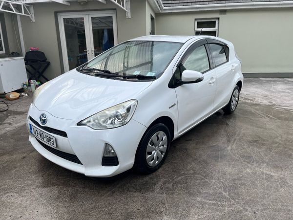 Toyota Aqua Hatchback, Petrol Hybrid, 2014, White