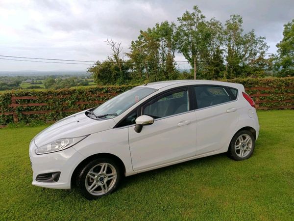 Ford Fiesta Hatchback, Petrol, 2014, White