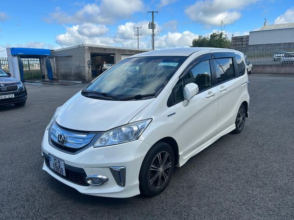 Honda Freed MPV, Petrol Hybrid, 2012, White
