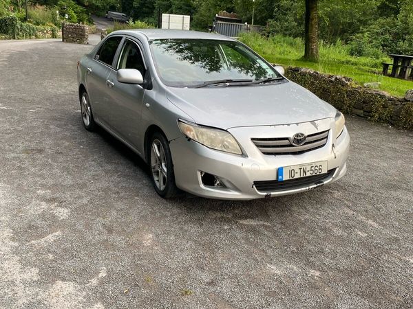 Toyota Corolla Saloon, Diesel, 2010, Silver