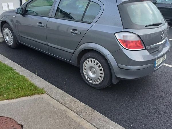 Opel Astra Hatchback, Petrol, 2007, Grey
