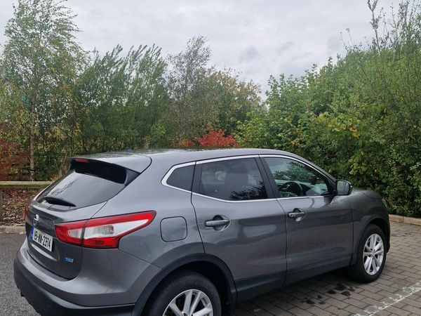 Nissan Qashqai Hatchback, Diesel, 2015, Grey
