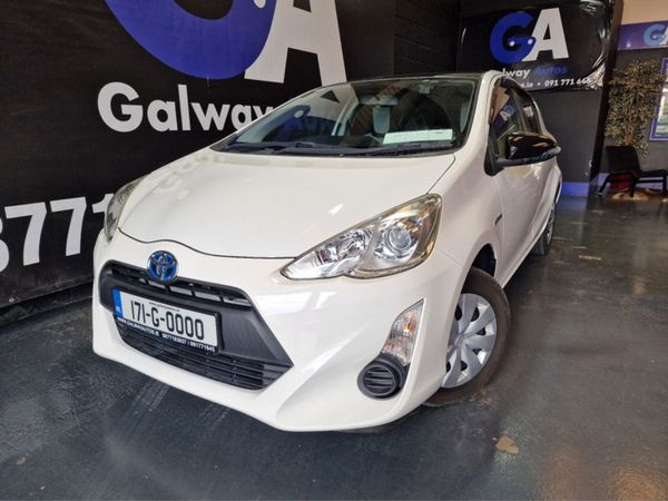 Toyota Aqua Hatchback, Petrol Hybrid, 2017, White
