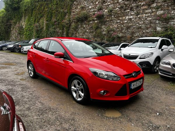 Ford Focus Hatchback, Diesel, 2014, Red