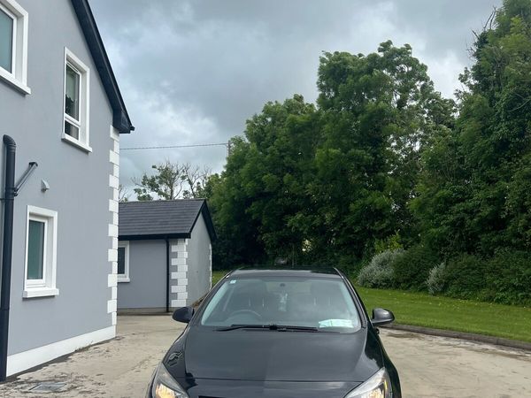 Opel Astra Hatchback, Diesel, 2010, Black
