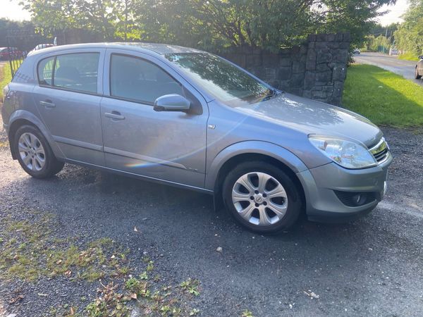 Opel Astra Hatchback, Petrol, 2008, Silver