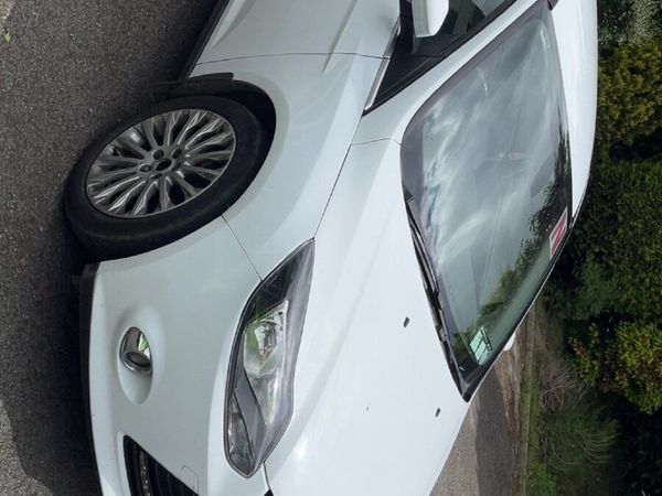 Ford Focus Hatchback, Diesel, 2012, White