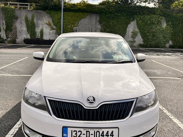 Skoda Rapid Saloon, Petrol, 2013, White