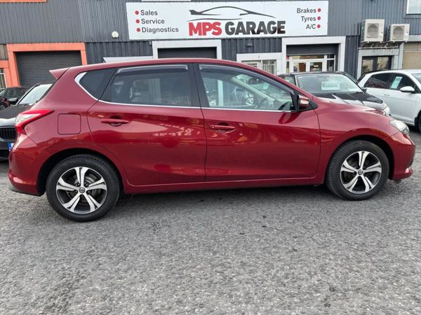 Nissan Pulsar Hatchback, Diesel, 2017, Red