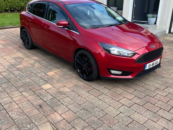 Ford Focus Hatchback, Diesel, 2015, Red