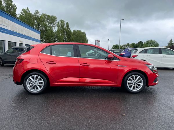 Renault Megane Hatchback, Diesel, 2018, Red