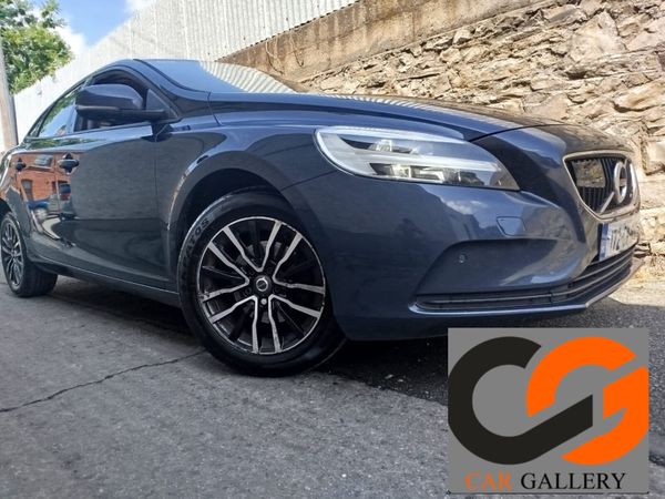 Volvo V40 Hatchback, Diesel, 2017, Blue