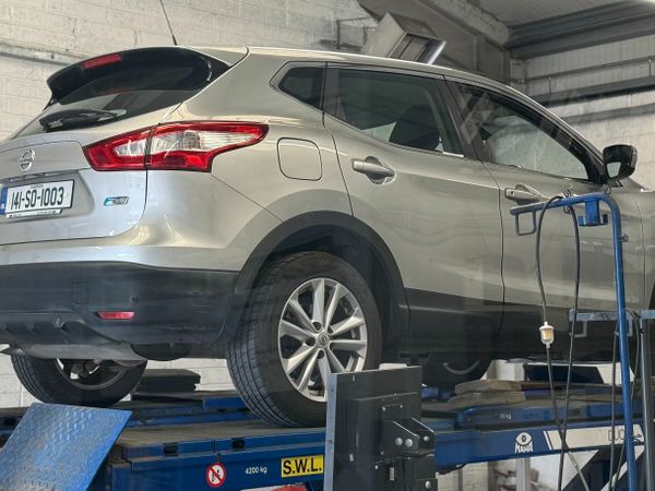 Nissan Qashqai Hatchback, Diesel, 2014, Silver