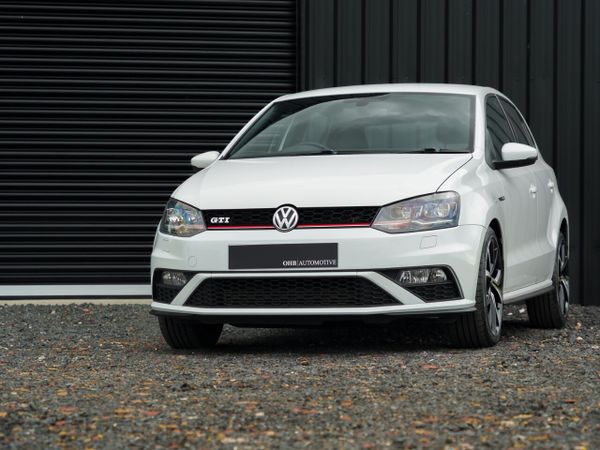 Volkswagen Polo Hatchback, Petrol, 2015, White