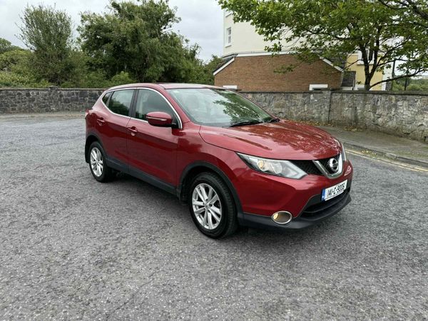 Nissan Qashqai Hatchback, Diesel, 2014, Red