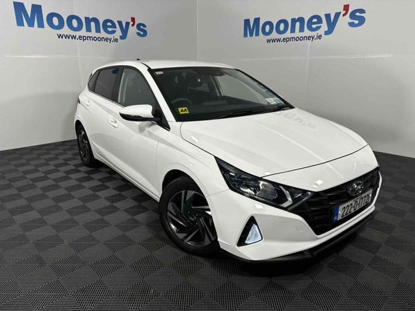 Hyundai i20 Hatchback, Petrol, 2022, White