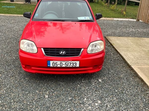 Hyundai Accent Saloon, Petrol, 2005, Red
