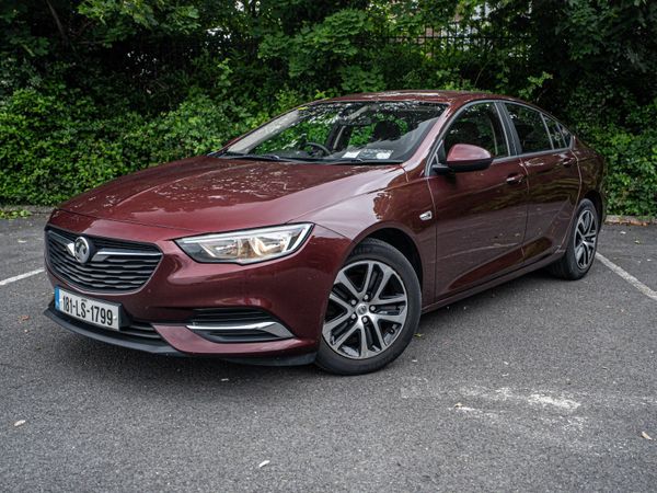 Vauxhall Insignia Hatchback, Diesel, 2018, Red