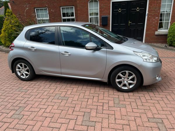 Peugeot 208 Hatchback, Petrol, 2013, Silver