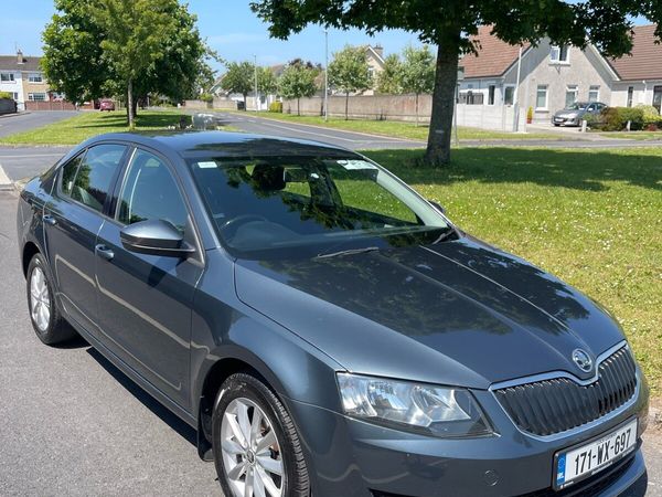 Skoda Octavia Saloon, Diesel, 2017, Grey