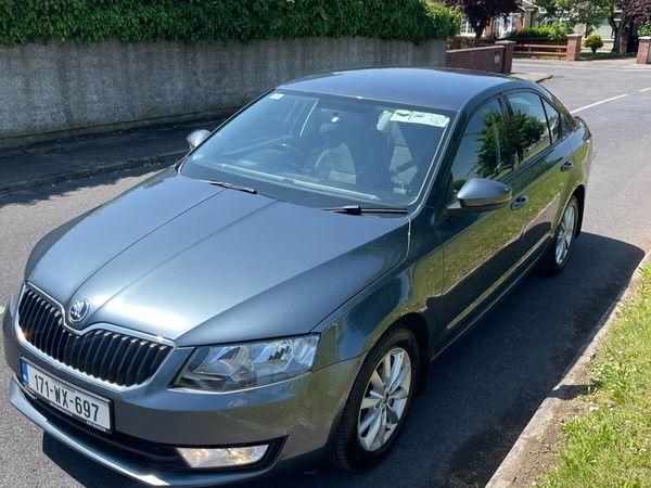 Skoda Octavia Saloon, Diesel, 2017, Grey