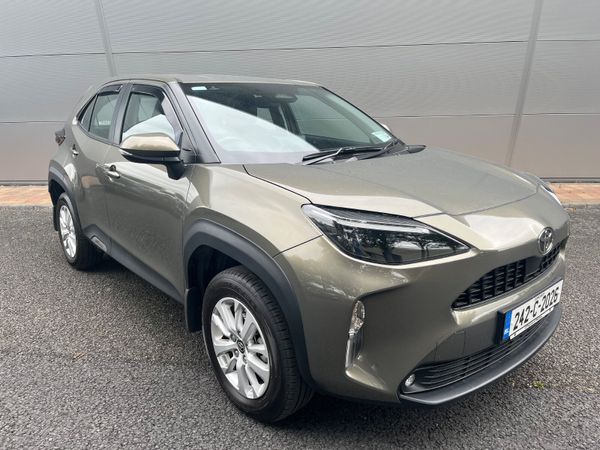 Toyota Yaris Cross Hatchback, Petrol Hybrid, 2024, Green