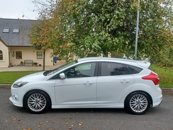 Ford Focus Hatchback, Petrol, 2012, White