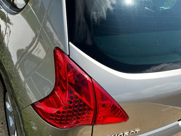 Peugeot 3008 Hatchback, Diesel, 2011, Grey