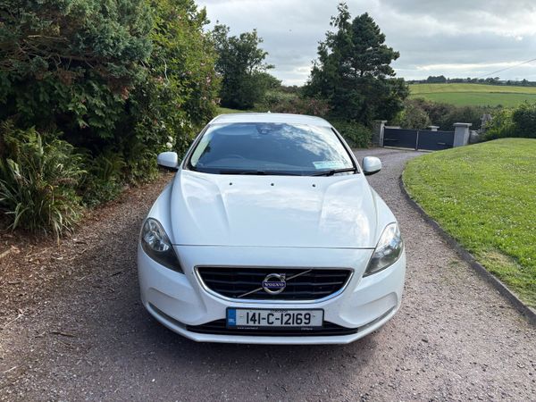 Volvo V40 Hatchback, Diesel, 2014, White