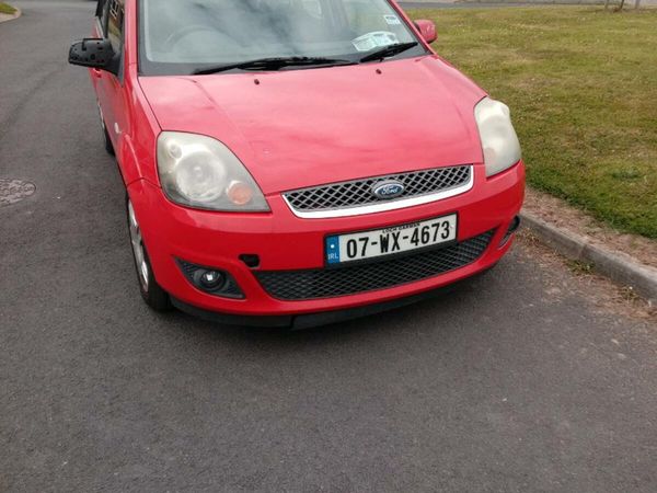 Ford Fiesta Hatchback, Petrol, 2007, Red