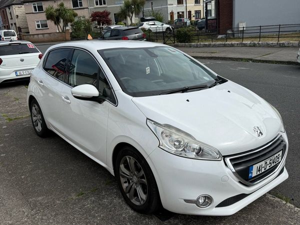 Peugeot 208 Hatchback, Petrol, 2014, White