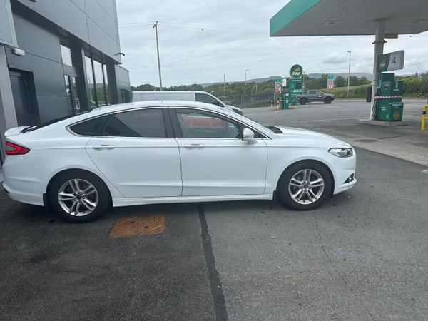Ford Mondeo Hatchback, Diesel, 2015, White