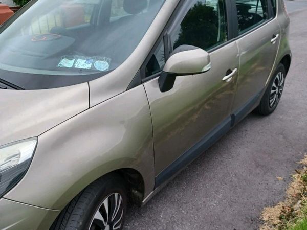 Renault Scenic MPV, Diesel, 2011, Gold