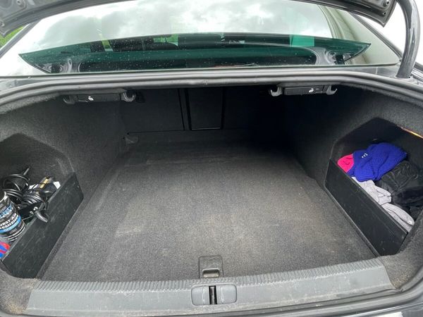 Volkswagen Passat Saloon, Diesel, 2011, Grey