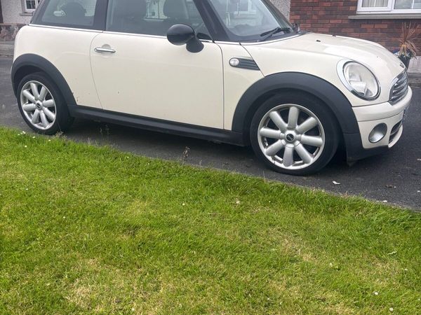Mini Cooper Hatchback, Diesel, 2009, White