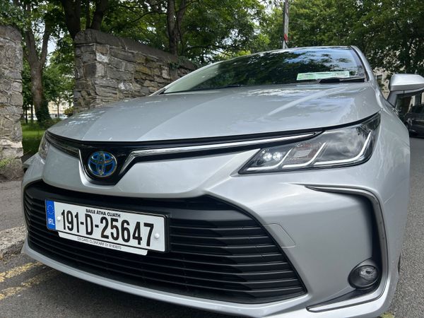 Toyota Corolla Saloon, Petrol Hybrid, 2019, Grey