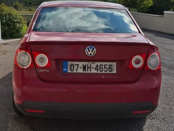 Volkswagen Jetta Saloon, Petrol, 2007, Red