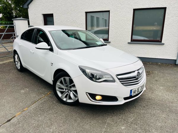 Vauxhall Insignia Hatchback, Diesel, 2014, White