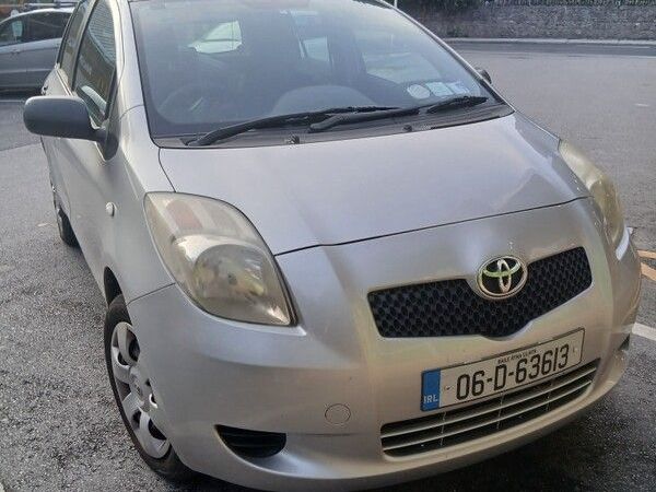 Toyota Yaris Hatchback, Petrol, 2006, Silver